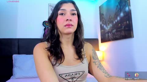 Snapshot of camila_coxx chatting on December 23, 6:44 am s online show from December 23, 6:44 am