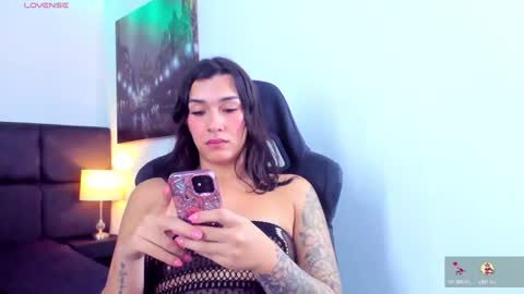 Snapshot of camila_coxx chatting on December 27, 3:27 pm s online show from December 27, 3:27 pm