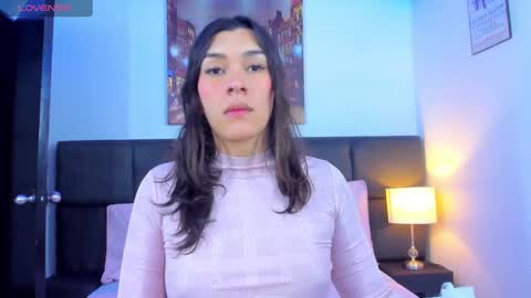 Snapshot of camila_coxx chatting on February 2, 4:37 am s online show from February 2, 4:37 am