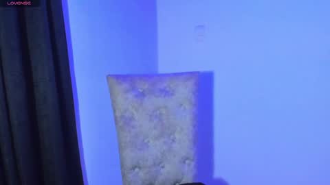 Snapshot of camila_coxx chatting on March 10, 3:23 am s online show from March 10, 3:23 am