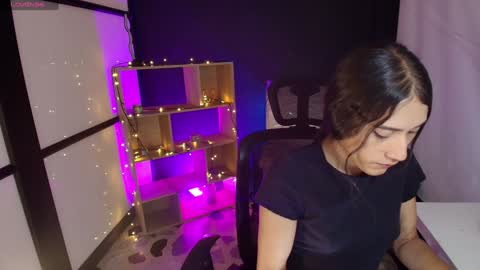 Snapshot of camila_harperr chatting on January 7, 4:20 am C A M I L A online show from January 7, 4:20 am