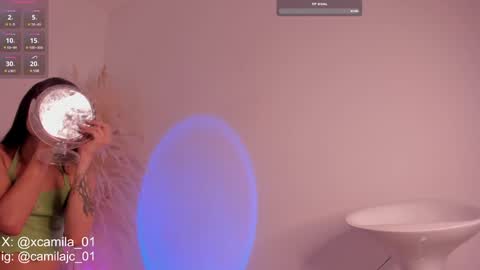 Snapshot of cammile_cole chatting on December 14, 6:52 pm Laura Camila online show from December 14, 6:52 pm