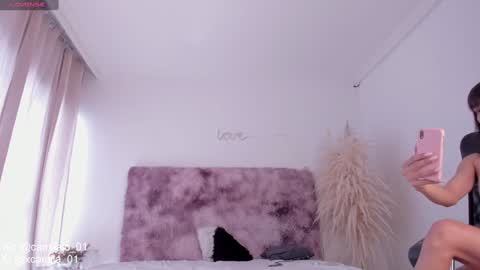 Snapshot of cammile_cole chatting on January 7, 5:31 pm Laura Camila online show from January 7, 5:31 pm