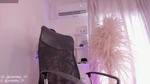 Snapshot of cammile_cole chatting on February 2, 5:26 pm Laura Camila online show from February 2, 5:26 pm