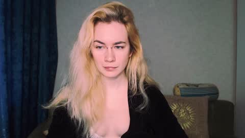 Snapshot of carinfox chatting on December 13, 6:31 am Carin online show from December 13, 6:31 am