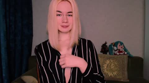Snapshot of carinfox chatting on January 18, 4:41 am Carin online show from January 18, 4:41 am
