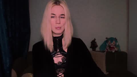 Snapshot of carinfox chatting on February 8, 8:21 pm Carin online show from February 8, 8:21 pm