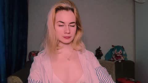 Snapshot of carinfox chatting on February 25, 5:52 am Carin online show from February 25, 5:52 am