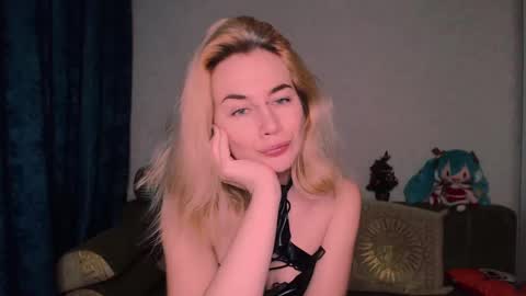 Snapshot of carinfox chatting on February 26, 4:14 am Carin online show from February 26, 4:14 am