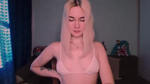 Snapshot of carinfox chatting on March 7, 6:28 am Carin online show from March 7, 6:28 am