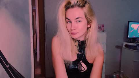 Snapshot of carinfox chatting on September 11, 5:26 am Carin online show from September 11, 5:26 am