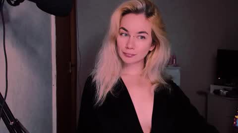 Snapshot of carinfox chatting on September 19, 3:56 am Carin online show from September 19, 3:56 am