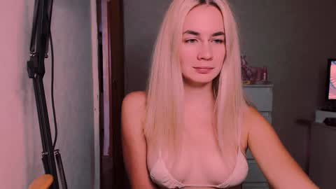 Snapshot of carinfox chatting on September 23, 8:48 pm Carin online show from September 23, 8:48 pm