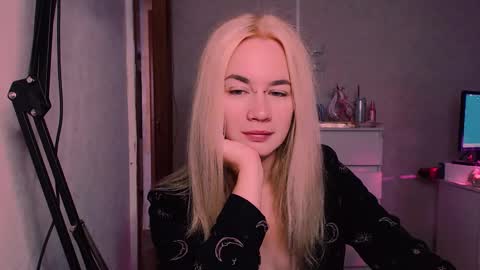 Snapshot of carinfox chatting on September 28, 5:06 am Carin online show from September 28, 5:06 am