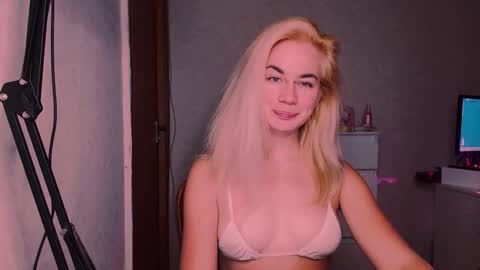 Snapshot of carinfox chatting on September 29, 7:13 pm Carin online show from September 29, 7:13 pm