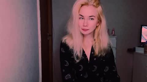 Snapshot of carinfox chatting on October 6, 5:18 am Carin online show from October 6, 5:18 am