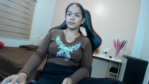 Snapshot of caroline_east chatting on January 7, 6:03 pm caroline_east online show from January 7, 6:03 pm