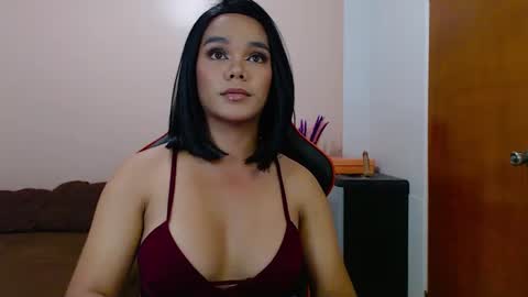 Snapshot of caroline_east chatting on January 29, 5:45 pm caroline_east online show from January 29, 5:45 pm