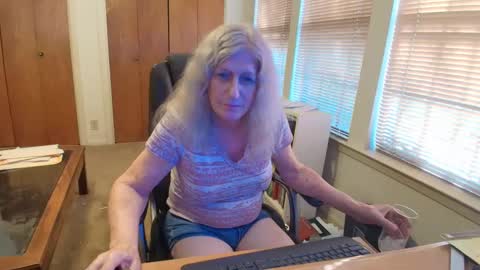 carrie_linn online show from June 10, 10:20 pm