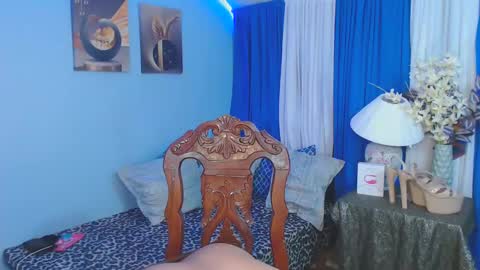 Snapshot of catherine_louise chatting on February 5, 10:41 am cath online show from February 5, 10:41 am