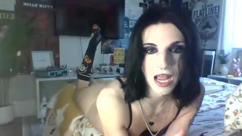 Snapshot of chanel2002 chatting on September 22, 2:11 pm chanel2002 online show from September 22, 2:11 pm