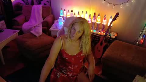Snapshot of charli_girl chatting on December 15, 10:15 pm Charli online show from December 15, 10:15 pm