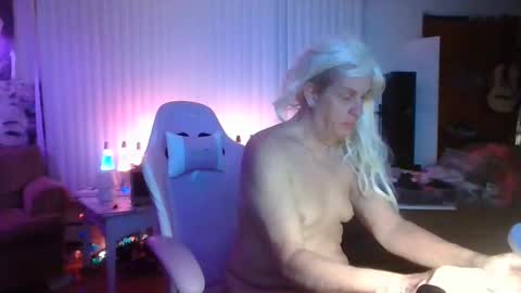 Snapshot of charli_girl chatting on January 11, 11:46 pm Charli online show from January 11, 11:46 pm