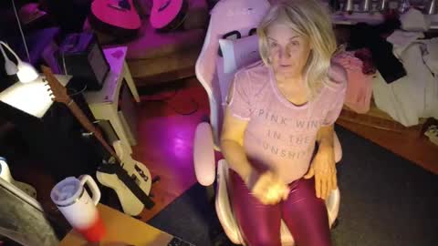 Snapshot of charli_girl chatting on January 16, 1:37 am Charli online show from January 16, 1:37 am
