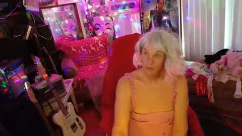 Snapshot of charli_girl chatting on February 21, 11:10 pm Charli online show from February 21, 11:10 pm