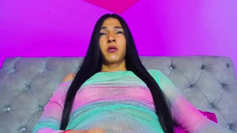 Snapshot of charlot_sanchez chatting on December 25, 1:10 am lot online show from December 25, 1:10 am