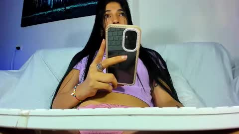 Snapshot of charlot_sanchez chatting on September 28, 8:30 pm lot online show from September 28, 8:30 pm