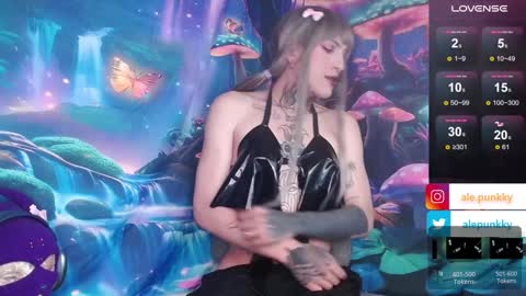 Snapshot of charlotbelucci_ chatting on February 5, 5:32 pm Ale punky online show from February 5, 5:32 pm