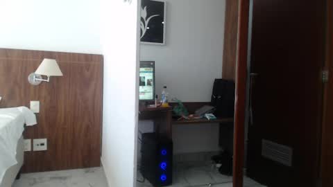 Snapshot of charlotbelucci_ chatting on September 27, 1:42 pm Ale punky online show from September 27, 1:42 pm