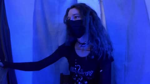 Snapshot of charlydestroyer chatting on December 20, 2:27 pm charly dest online show from December 20, 2:27 pm