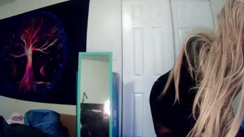 Snapshot of charr1barr chatting on December 15, 6:59 pm Miss Chocolate online show from December 15, 6:59 pm