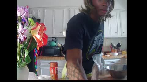 Snapshot of charr1barr chatting on February 11, 10:28 pm Miss Chocolate online show from February 11, 10:28 pm