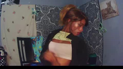 Snapshot of charr1barr chatting on March 2, 8:59 am Miss Chocolate online show from March 2, 8:59 am
