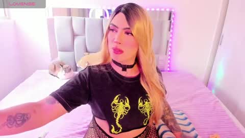 Snapshot of chaturmodels chatting on September 16, 7:07 pm Sophie online show from September 16, 7:07 pm