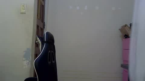 Snapshot of chelly4u69 chatting on October 3, 5:18 am chelly4u69 online show from October 3, 5:18 am