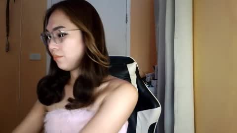 chelly4u69 online show from February 13, 2:40 am