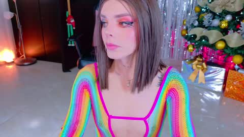 Snapshot of chris_parker01 chatting on December 23, 12:08 pm juli Instagram july rv17 - Twitter juli rv17 online show from December 23, 12:08 pm