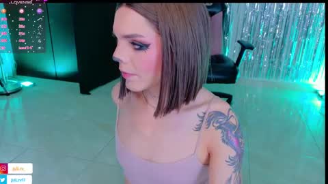 Snapshot of chris_parker01 chatting on February 12, 12:33 pm juli Instagram july rv17 - Twitter juli rv17 online show from February 12, 12:33 pm