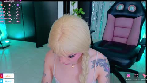 Snapshot of chris_parker01 chatting on February 13, 1:05 pm juli Instagram july rv17 - Twitter juli rv17 online show from February 13, 1:05 pm