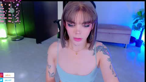 Snapshot of chris_parker01 chatting on March 11, 12:28 pm juli Instagram july rv17 - Twitter juli rv17 online show from March 11, 12:28 pm