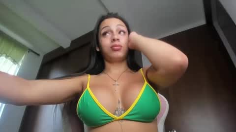 Snapshot of cielo_9 chatting on September 15, 12:10 pm Sara INSTAGRAM SARARENDON7798 online show from September 15, 12:10 pm