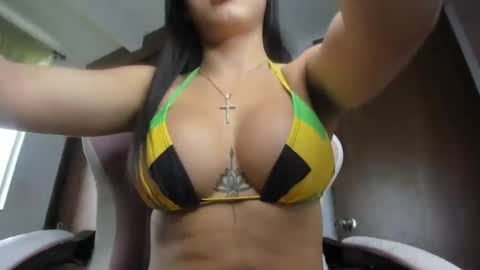 Snapshot of cielo_9 chatting on September 30, 1:11 pm Sara INSTAGRAM SARARENDON7798 online show from September 30, 1:11 pm