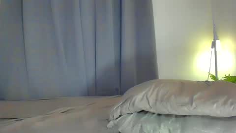 Snapshot of classy_bombshellxx chatting on January 10, 7:04 am Amanda trans red one Anna Girl black one online show from January 10, 7:04 am