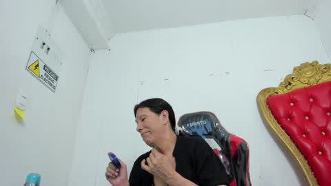 Snapshot of cleopatra_trans chatting on January 2, 12:57 pm online show from January 2, 12:57 pm