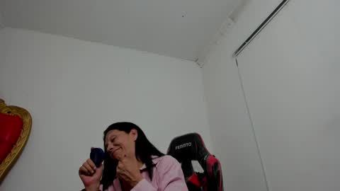 Snapshot of cleopatra_trans chatting on January 20, 12:39 pm online show from January 20, 12:39 pm