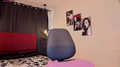 Valerie  nenitasexy online show from October 15, 12:49 pm